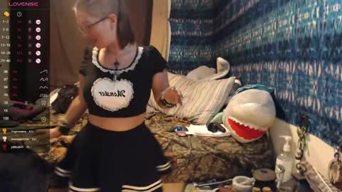 420stonerchick online show from May 22, 1:28 pm