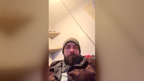 Snapshot of 4fun2016 chatting on April 5, 5:04 am Dreams online show from April 5, 5:04 am