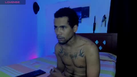 69blackwhite online show from May 22, 10:43 am