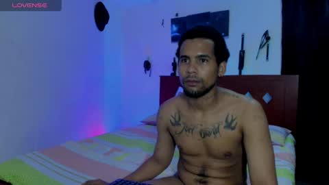 69blackwhite online show from May 23, 10:52 am