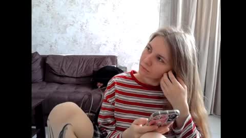 Snapshot of 69riley_reid69 chatting on March 26, 7:03 am 69Riley Reid69 online show from March 26, 7:03 am