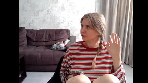 Snapshot of 69riley_reid69 chatting on April 22, 6:38 am 69Riley Reid69 online show from April 22, 6:38 am