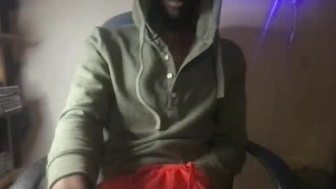 Snapshot of 6foot3and8inches chatting on December 25, 12:37 am dark  stormy online show from December 25, 12:37 am