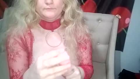 6redhotbunnie9 online show from November 9, 6:12 am