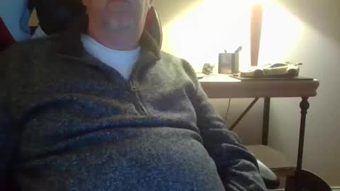 Snapshot of 72funguy71 chatting on December 11, 12:54 am 72funguy71 online show from December 11, 12:54 am