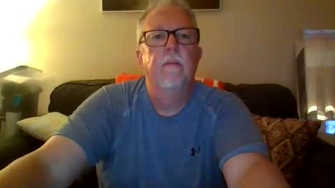 Snapshot of 72funguy71 chatting on June 10, 1:28 am 72funguy71 online show from June 10, 1:28 am