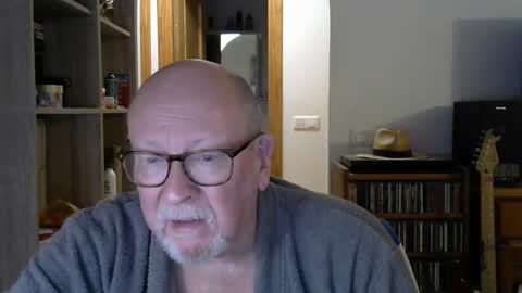  Papi  online show from December 8, 6:17 pm