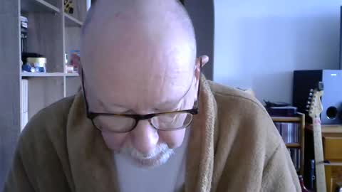  Papi  online show from February 1, 9:11 am