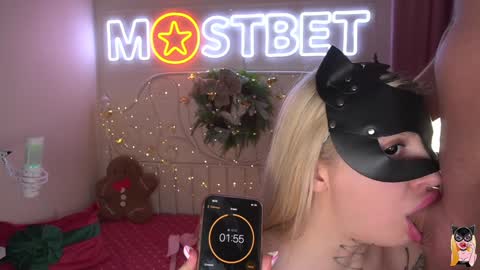 Snapshot of 8abycat chatting on December 12, 12:12 pm   8abycat  Help us reach 250 thumbs up  online show from December 12, 12:12 pm