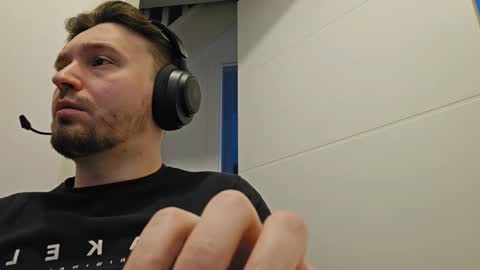 8inchdude93 online show from January 16, 9:46 am