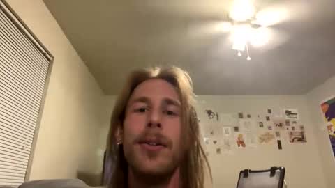 Snapshot of 8inchlife chatting on May 1, 3:22 am CoralShark online show from May 1, 3:22 am