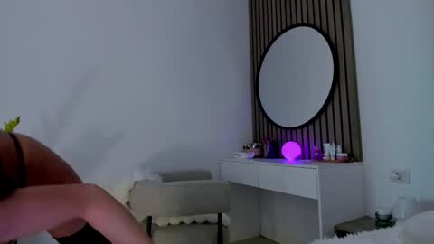 8selene online show from March 29, 1:11 pm