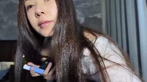 lily online show from June 12, 8:57 am