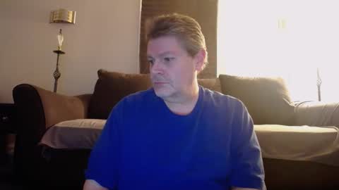 Snapshot of 989guy chatting on February 6, 2:11 am 989guy online show from February 6, 2:11 am