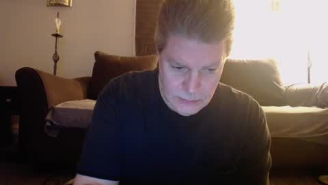 Snapshot of 989guy chatting on February 7, 12:09 am 989guy online show from February 7, 12:09 am