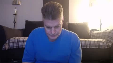 Snapshot of 989guy chatting on January 18, 11:52 pm 989guy online show from January 18, 11:52 pm