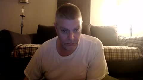 Snapshot of 989guy chatting on June 12, 1:59 am 989guy online show from June 12, 1:59 am