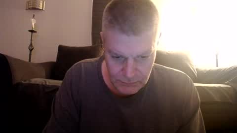 Snapshot of 989guy chatting on June 16, 10:23 pm 989guy online show from June 16, 10:23 pm
