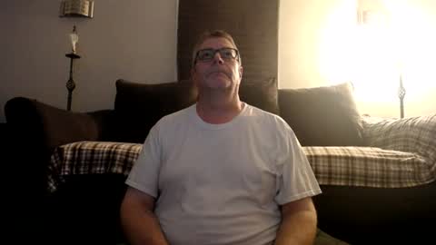 Snapshot of 989guy chatting on July 9, 12:26 am 989guy online show from July 9, 12:26 am