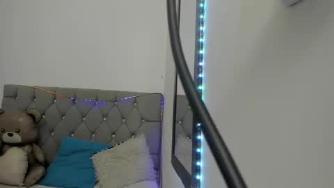 Snapshot of _1dereck chatting on February 17, 8:44 am DERECK online show from February 17, 8:44 am