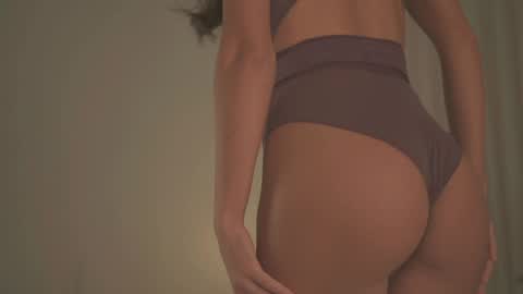 Snapshot of _2strangers chatting on October 14, 3:40 am Olivia dark hair Zoe light hair online show from October 14, 3:40 am