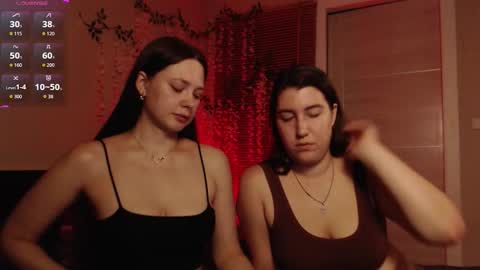 EMILY AND  MARCUS online show from December 17, 5:41 pm