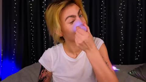 Willow online show from April 3, 9:13 pm