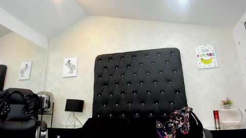 _alana_johnson online show from May 16, 1:35 am