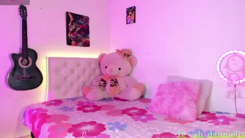 Snapshot of _ali_danniella_ chatting on July 27, 12:23 pm danniella Indepeding Model online show from July 27, 12:23 pm