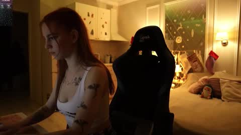 _alice_meyss_ online show from December 14, 9:30 pm