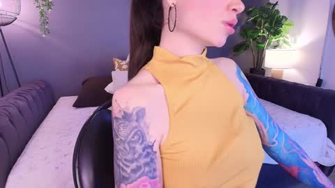 Snapshot of _aliice_1 chatting on February 4, 10:55 pm Alice online show from February 4, 10:55 pm