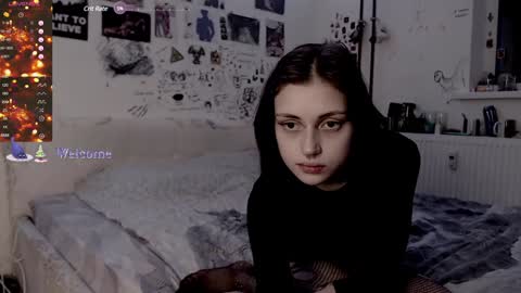 Snapshot of _alisa_in_wonderland chatting on December 12, 8:53 pm Charlotte and Alex online show from December 12, 8:53 pm