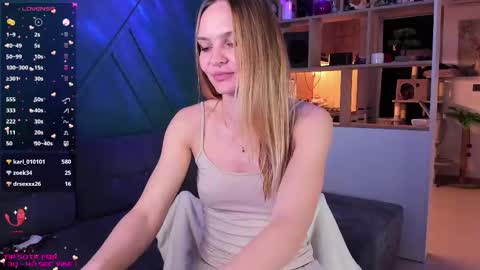 Snapshot of _alleyesonme chatting on February 15, 4:01 pm Mia online show from February 15, 4:01 pm