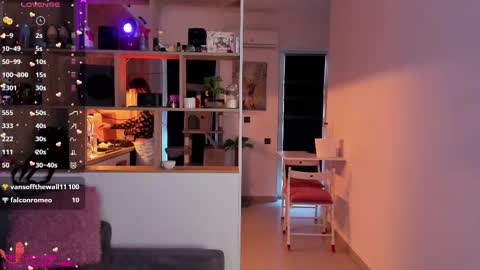 Snapshot of _alleyesonme chatting on February 23, 3:29 pm Mia online show from February 23, 3:29 pm