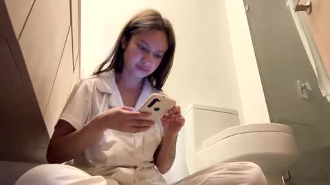 _alyson online show from May 29, 9:40 am