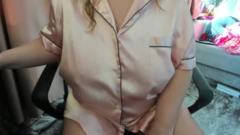 lisa online show from April 5, 8:44 am