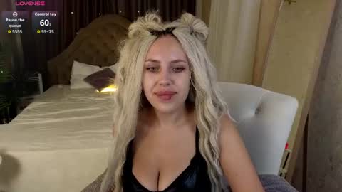 _amymoore online show from August 6, 1:29 am