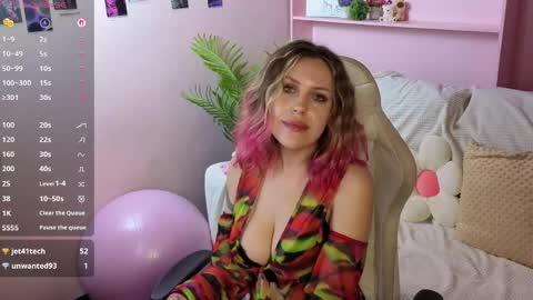 _amymoore_ online show from May 27, 1:57 am