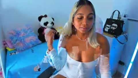 Snapshot of _analia chatting on December 10, 3:09 am Analia online show from December 10, 3:09 am