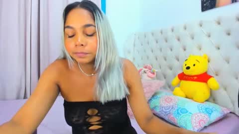 Snapshot of _analia chatting on February 6, 5:25 am Analia online show from February 6, 5:25 am