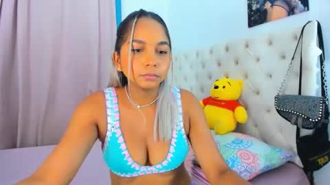 Snapshot of _analia chatting on February 7, 1:47 am Analia online show from February 7, 1:47 am