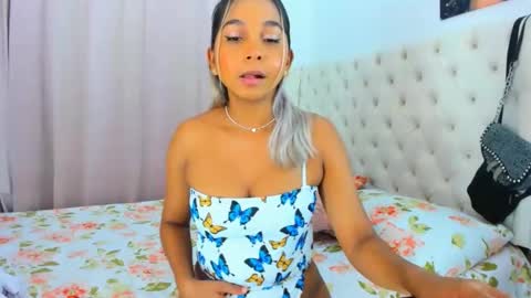 Snapshot of _analia chatting on February 15, 1:42 am Analia online show from February 15, 1:42 am