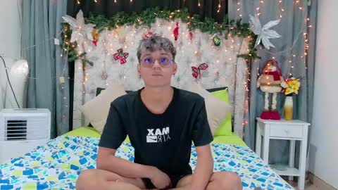 Snapshot of _andrew_williams chatting on December 20, 7:28 pm Andres online show from December 20, 7:28 pm