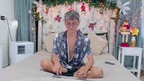 Snapshot of _andrew_williams chatting on December 21, 7:27 pm Andres online show from December 21, 7:27 pm