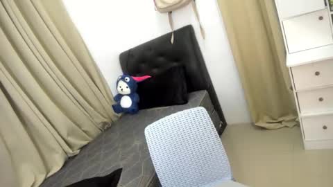 Snapshot of _angela69_ chatting on November 7, 7:14 pm angela online show from November 7, 7:14 pm