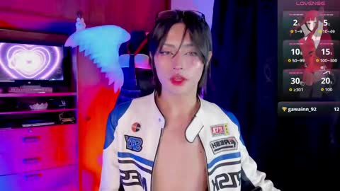 Angell Dustt  online show from April 18, 1:09 am