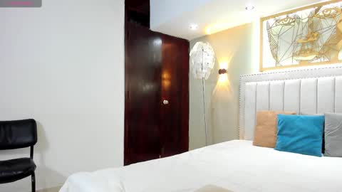      online show from November 9, 5:33 pm