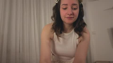 Snapshot of _annieone chatting on April 7, 7:20 am Anna online show from April 7, 7:20 am