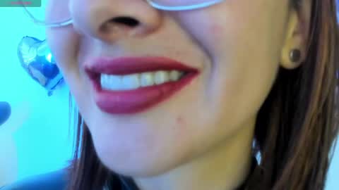 Snapshot of _antomouth_paradise chatting on May 18, 7:31 pm antonia online show from May 18, 7:31 pm