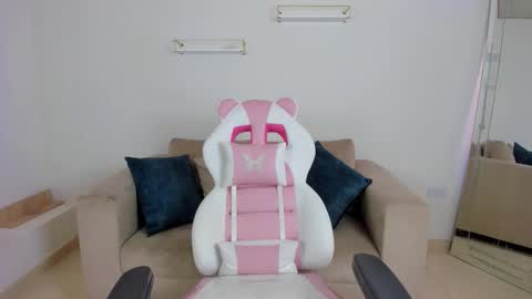    online show from November 8, 12:16 pm